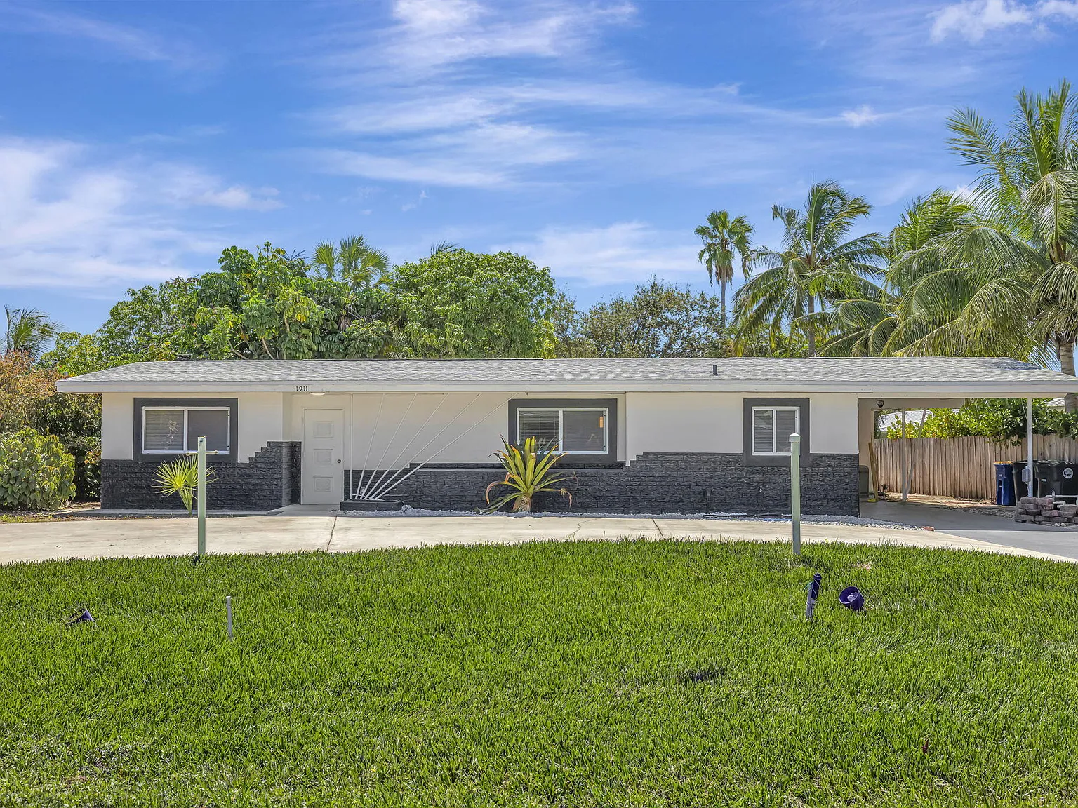 2 bed, 1.0 bath, 1453 sqft, $3,000 — Photo 2