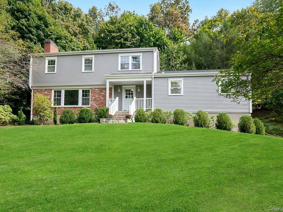 1st image of 320 Cedar Drive W