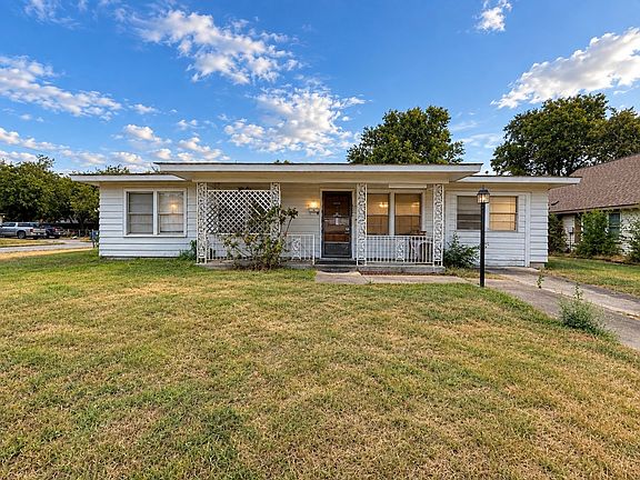 3rd image of 2921 Charles Dr
