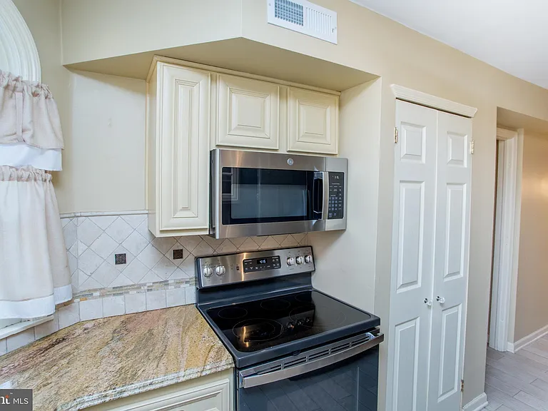 1529 Margaret Ct — Photo 28