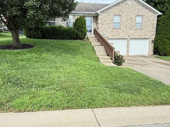 2822 Horse Trail Rd, Jeffersonville, IN 47130