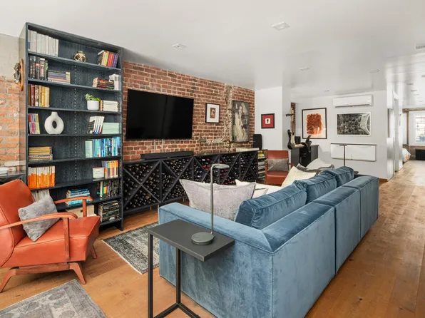 310 East 51st Street image 3 of 16