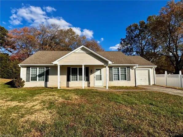 16 Franklinwood Dr, Greensboro, NC 27401