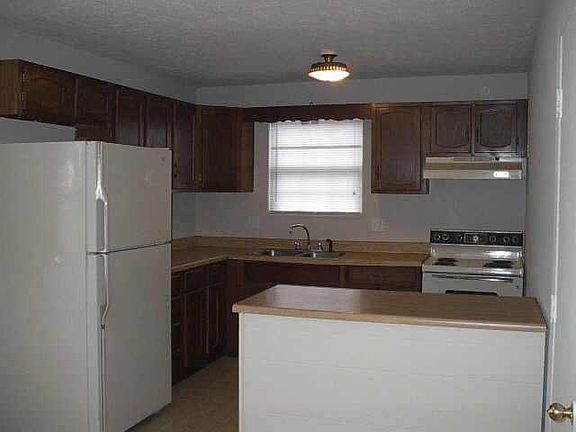 3rd image of 10521 Folsom Dr
