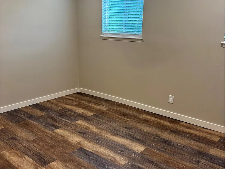 8049 Forest Hills Dr — Photo 33
