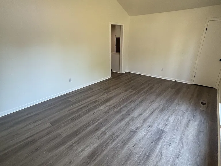 2535 Martin Cir — Photo 3