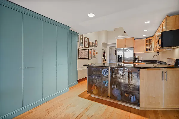 Sold by Avenue Sotheby's International Realty | media 7