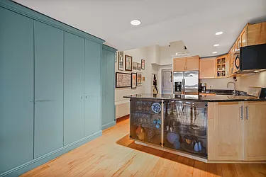 Sold by Avenue Sotheby's International Realty