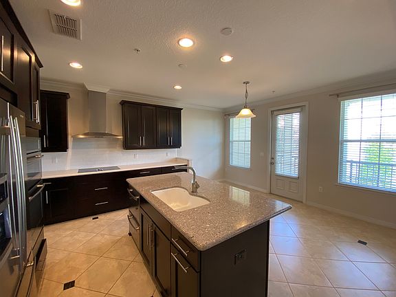 3rd image of 2046 Prospect Ave