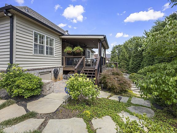 5th image of 1607 Autumn Tree Ln