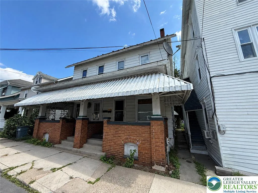 3 bed, 1.0 bath, 1250 sqft, $1,595 — Photo 1