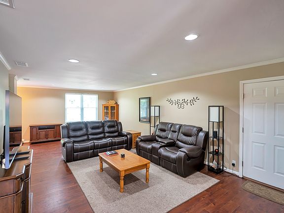 4th image of 514 Countrywood Dr