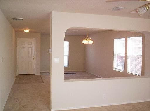 2nd image of 2703 Middleground