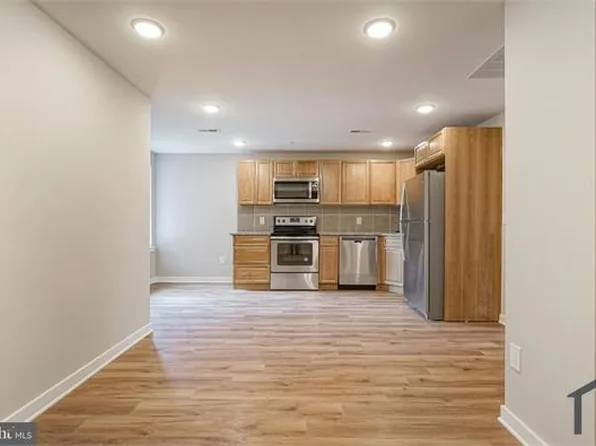 1827 W Diamond St, Philadelphia, PA 19121