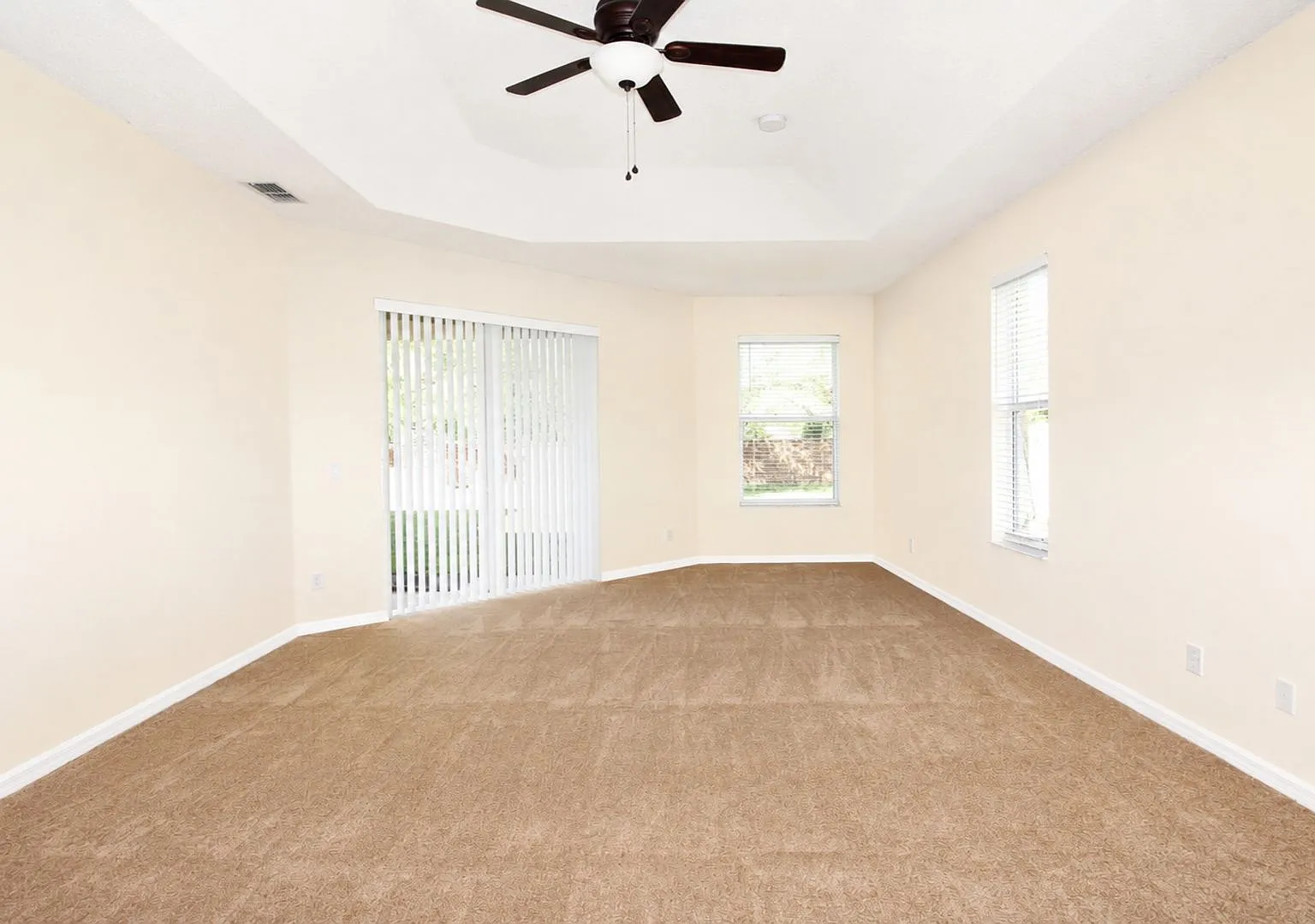 Spacious 4 bed 3 bath home in Winter Garden — Photo 4
