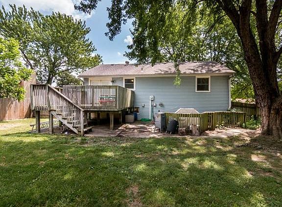 4th image of 304 Young St
