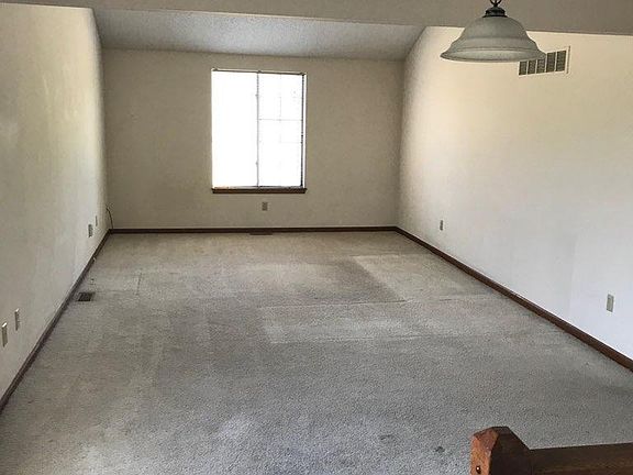 Large Upstairs Living room!