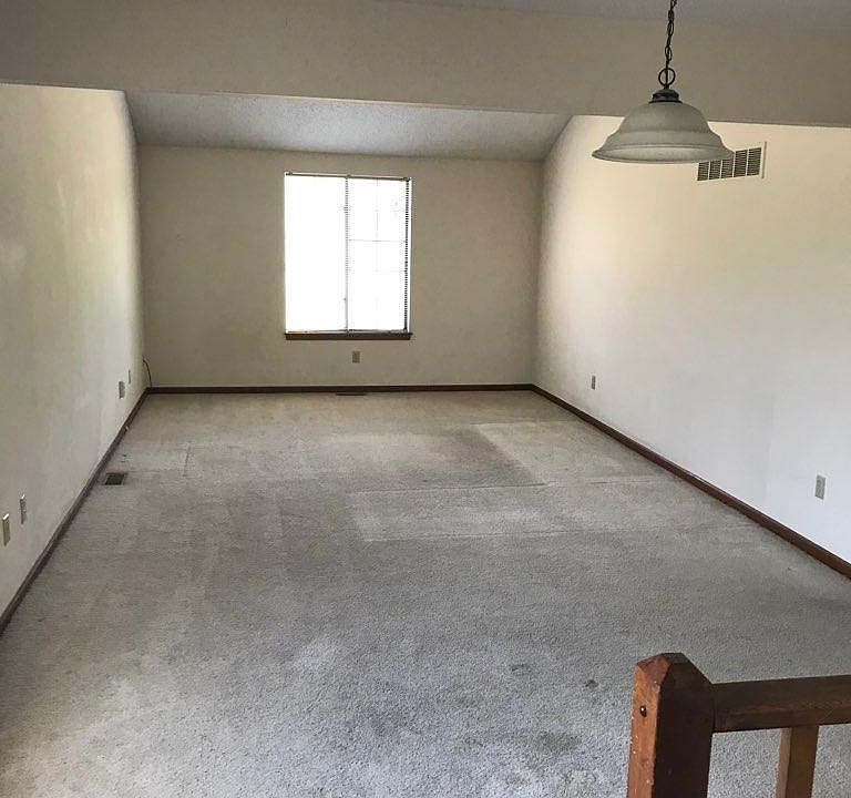 Large Upstairs Living room!