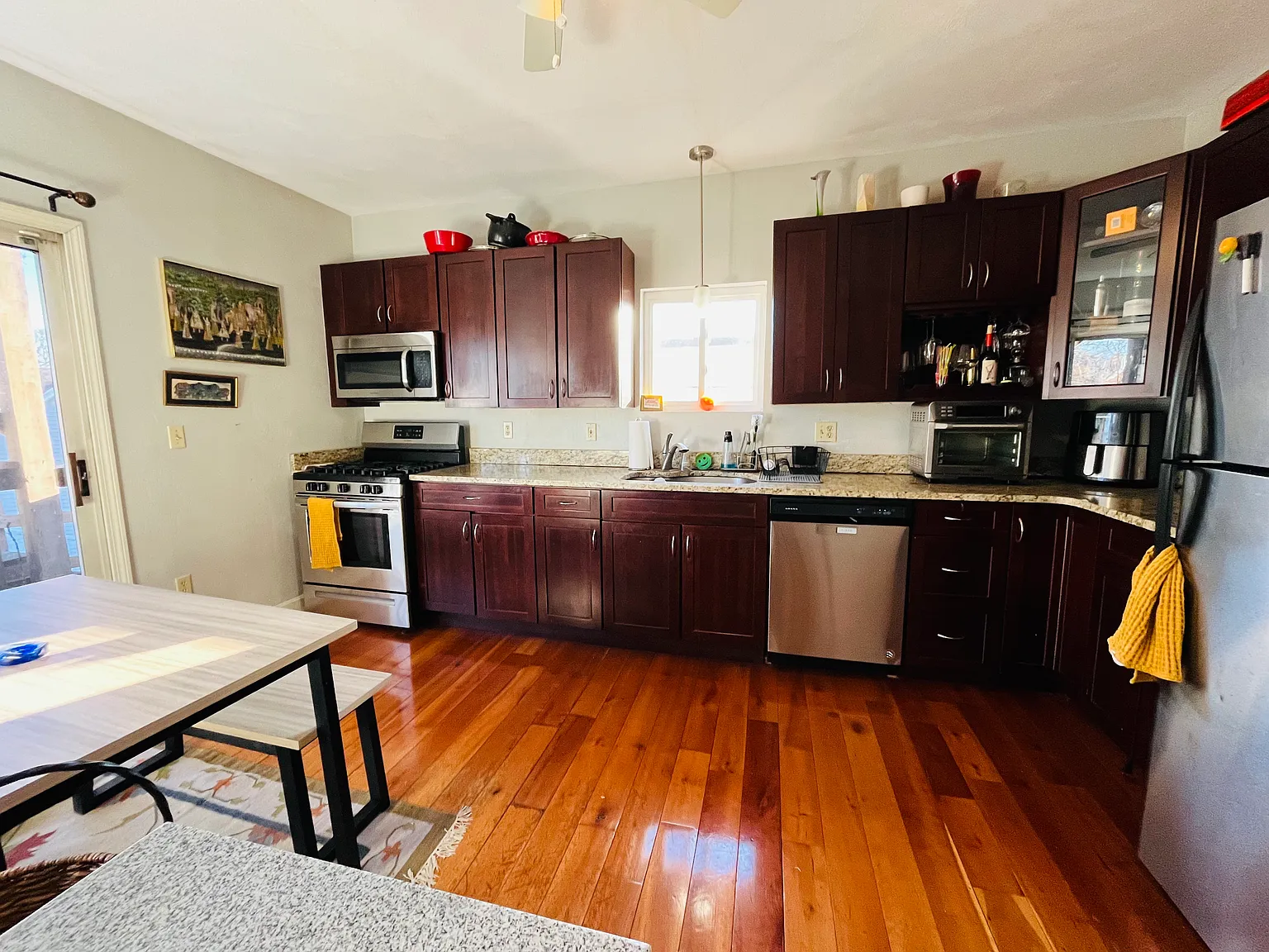 3 bed, 1500 sqft, $800 — Photo 3