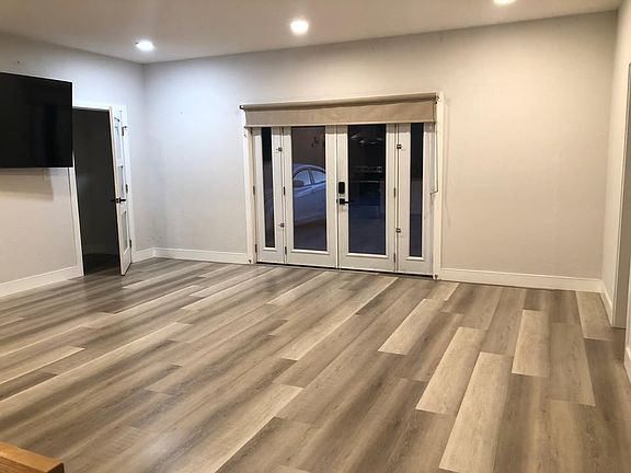 Kitchen & Living Room area