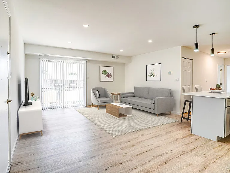 Living Area-Renovated (RG)