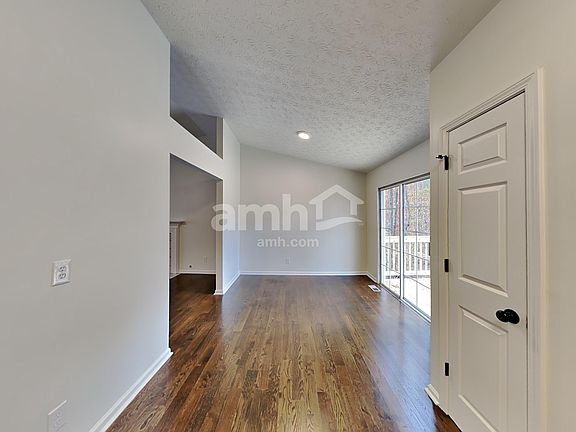 5th image of 6028 Woodcreek Dr