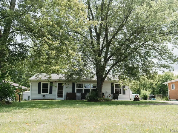 9070 N Irish Rd, Mount Morris, MI 48458
