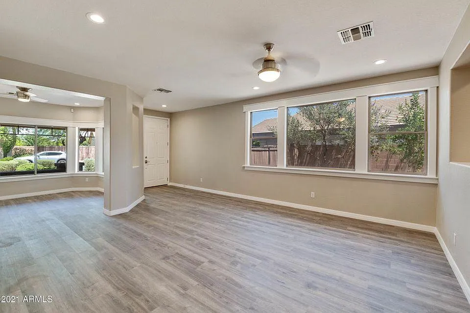 3 bed, 1743 sqft, $2,500 — Photo 4