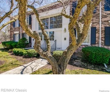 570 E Fox Hills Dr, Bloomfield Hills, MI, 48304