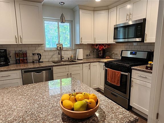 3rd image of 6446 Tanglewood Ln