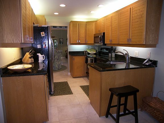kitchen wtih granite