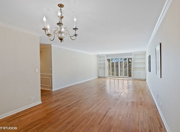 5th image of 90 Franklin Pl E APT 305