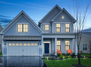7 Mulberry Rd, Farmingdale, NJ 07727