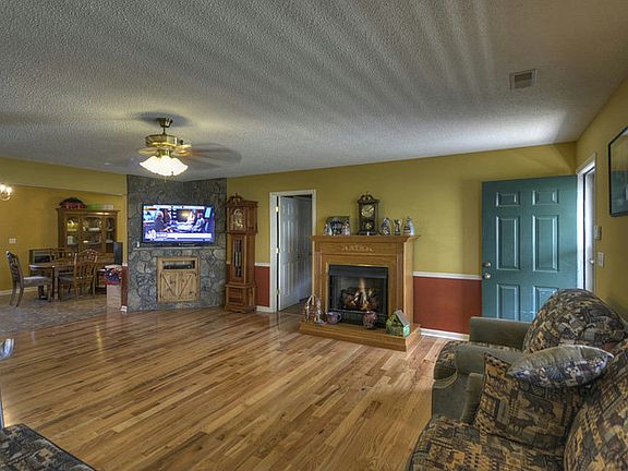 4th image of 127 Forestry Hills Dr