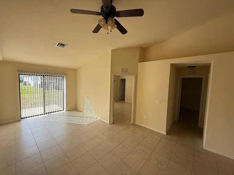 4131 SW 8th Pl #4131 — Photo 12