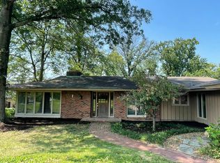 565 N Graeser Rd, Saint Louis, MO 63141