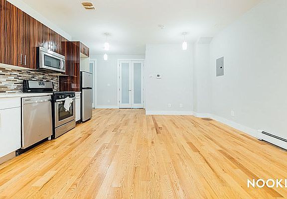 5th image of 1044 Putnam Ave #4R
