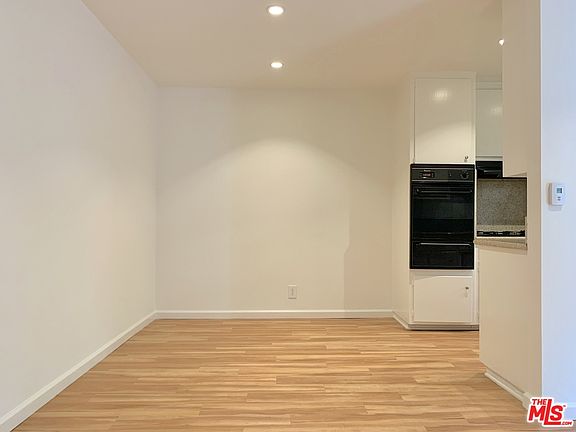 3rd image of 929 N San Vicente Blvd APT 3