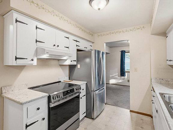 2nd image of W53N849 Castle COURT