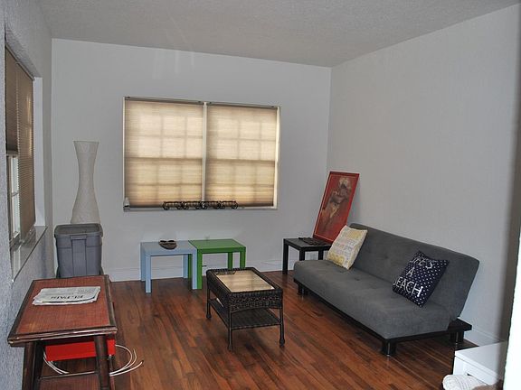 3rd image of 8401 Crespi Blvd APT 4