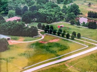 19801 N Tucker School Rd, Sturgeon, MO 65284