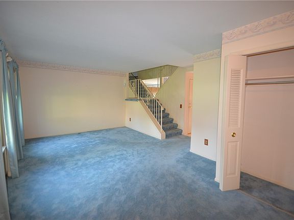 3rd image of 110 Camberley Pl