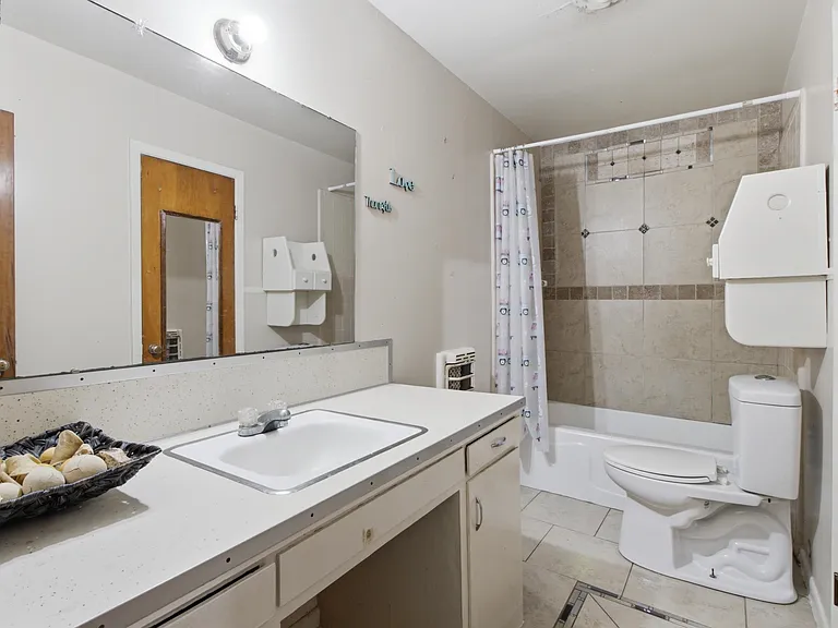 801 Stewart St — Photo 15