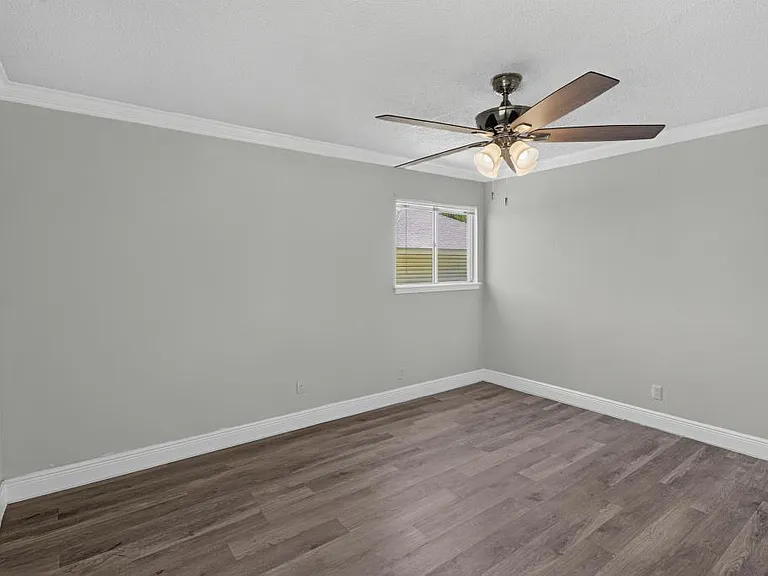 8602 Colonial Dr — Photo 15
