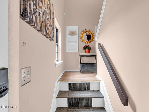 3rd image of 1203 Bluebell Drive