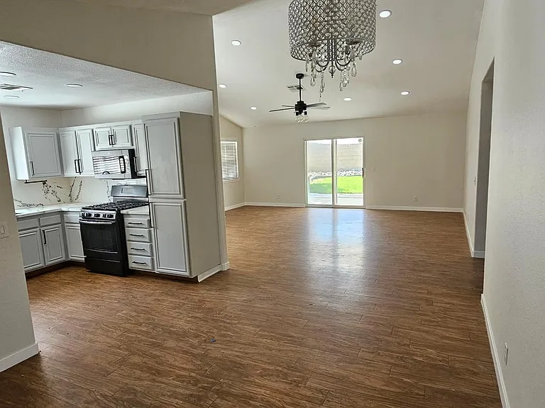 424 E Avenue J11 — Photo 11