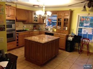 583 Beverly Rd, Teaneck, NJ 07666