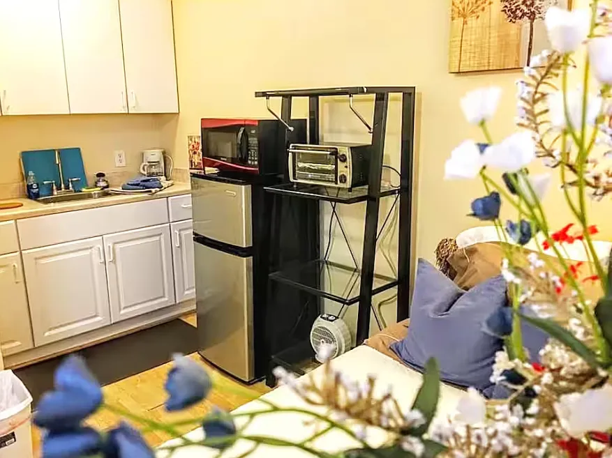Studio, 400 sqft, $1,350 — Photo 4