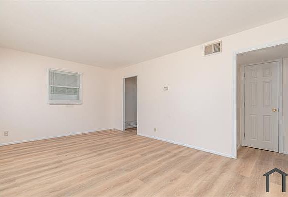 4th image of 6053 Hancock Ave