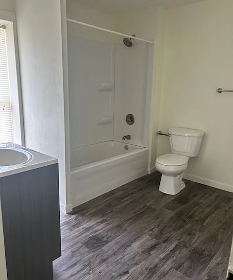 127 Wilbur St — Photo 2